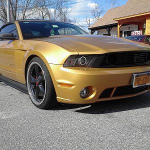 :] what you guys think of how i spiced up my stang a bit?