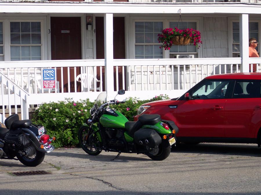 6/30/18 Robins motorcycle in front of motel in OOB, Maine