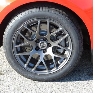 Front Wheel-American Muscle 18x9
Front Tire-Sumitomo 255/45
Front Rotor-Power Stop Cross-Drilled 13"